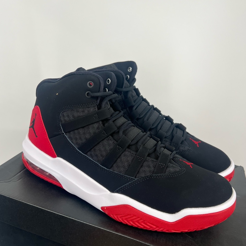 Jordan Max Aura Black-Gym Red Size 10